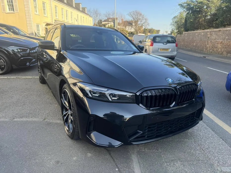BMW 330e Black ed 3
