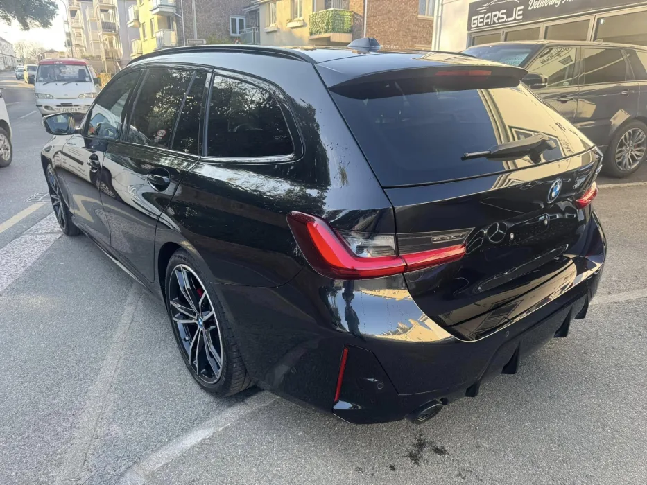 BMW 330e Black ed 5
