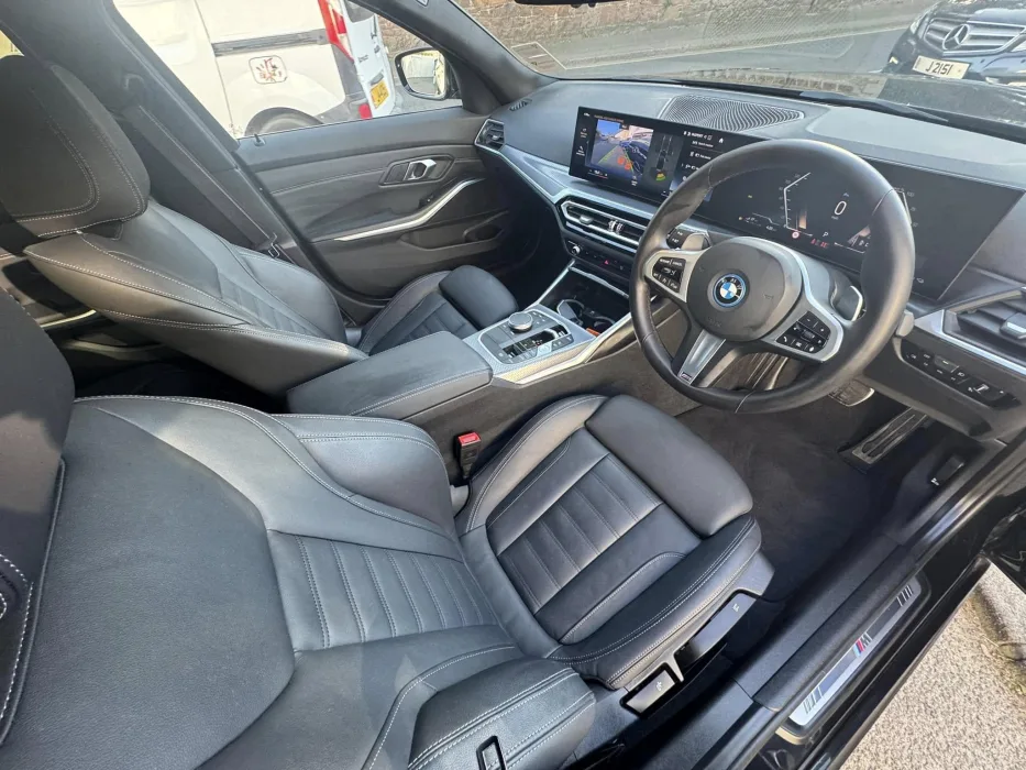 BMW 330e Black ed 10