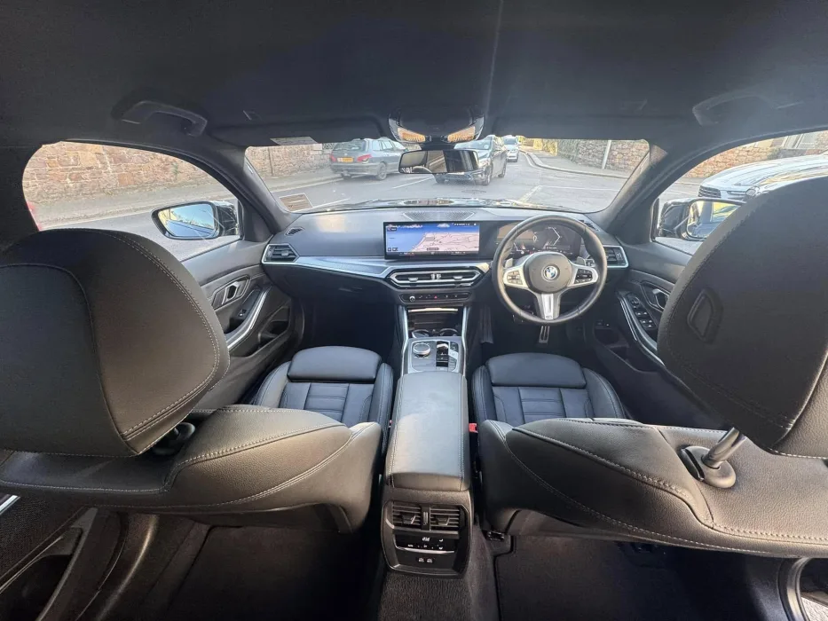 BMW 330e Black ed 1