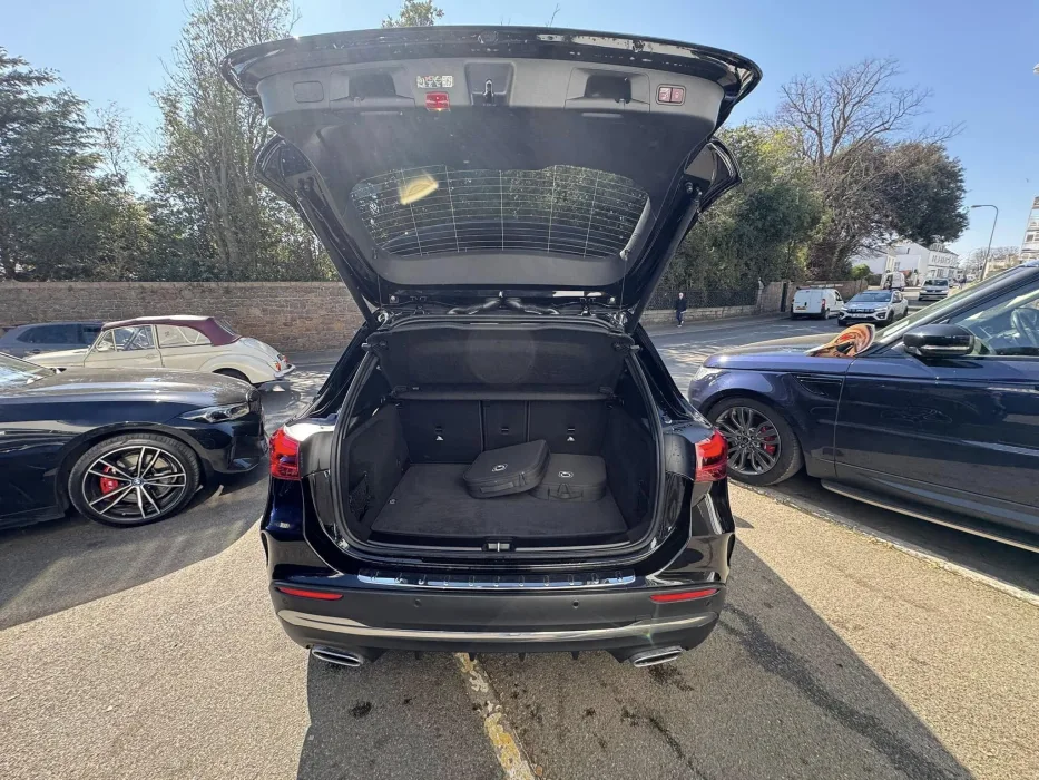 Mercedes GLA250e 6
